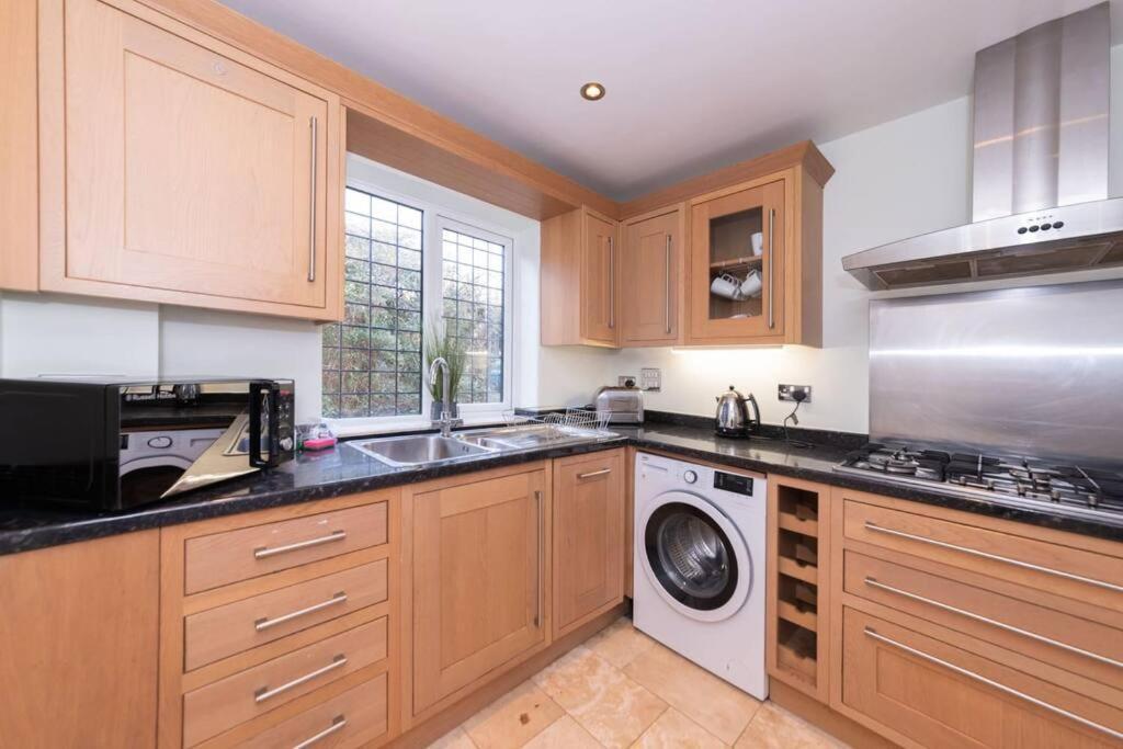 Ratby House - Spacious 3 Bed With Garden & Parking Earley Kültér fotó