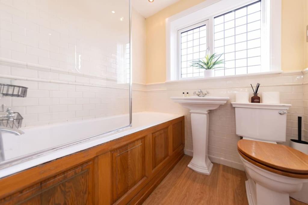Ratby House - Spacious 3 Bed With Garden & Parking Earley Kültér fotó